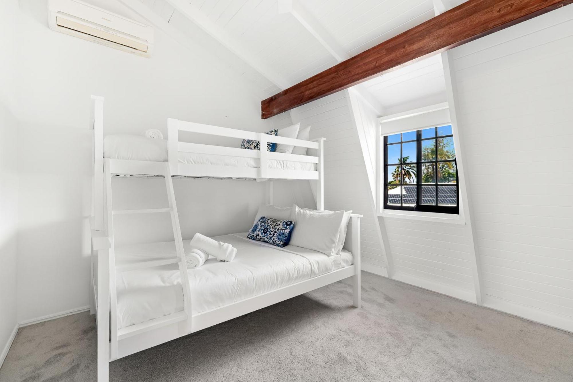 5br Mermaid Waters Luxury Villa Gold Coast