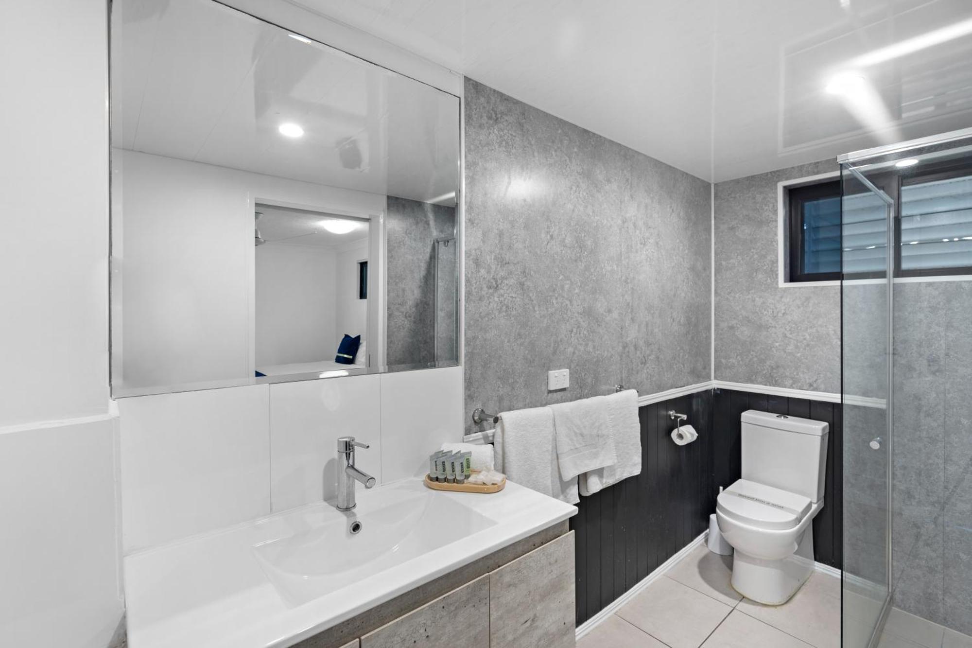 Montego Mermaid Motel Gold Coast