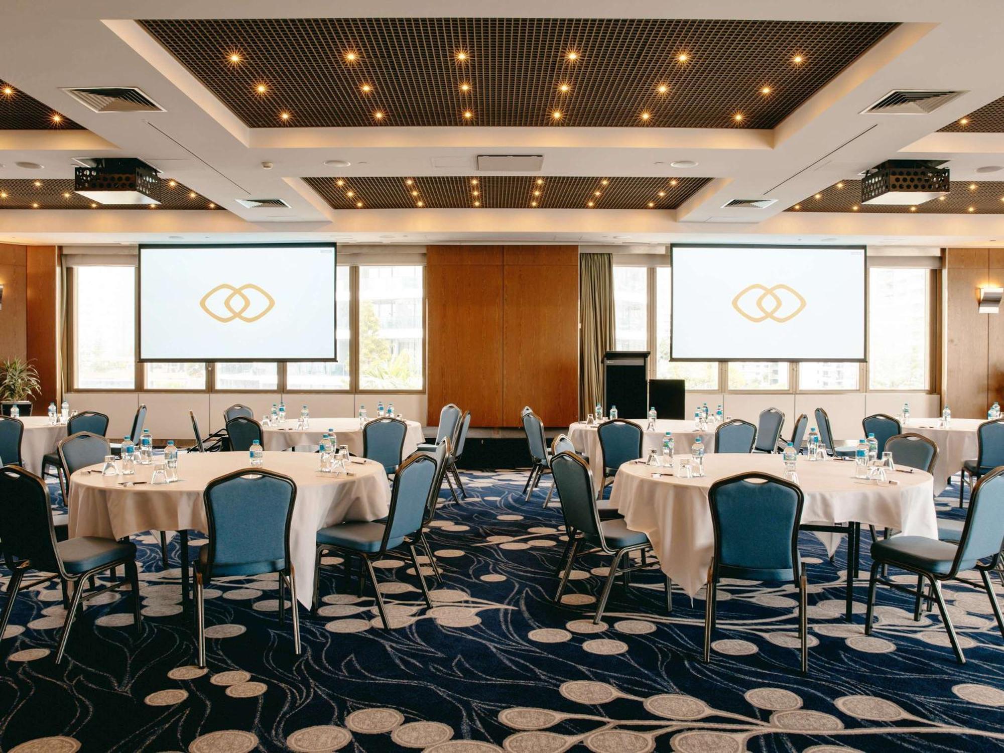 Sofitel Broadbeach 5*