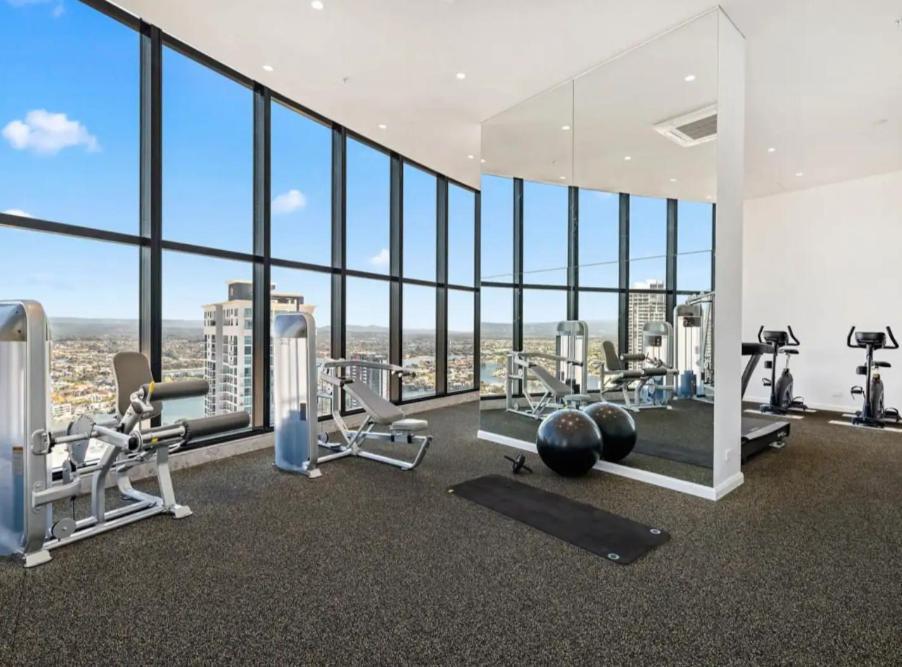 Surfers Paradise New Beachfront Apartment