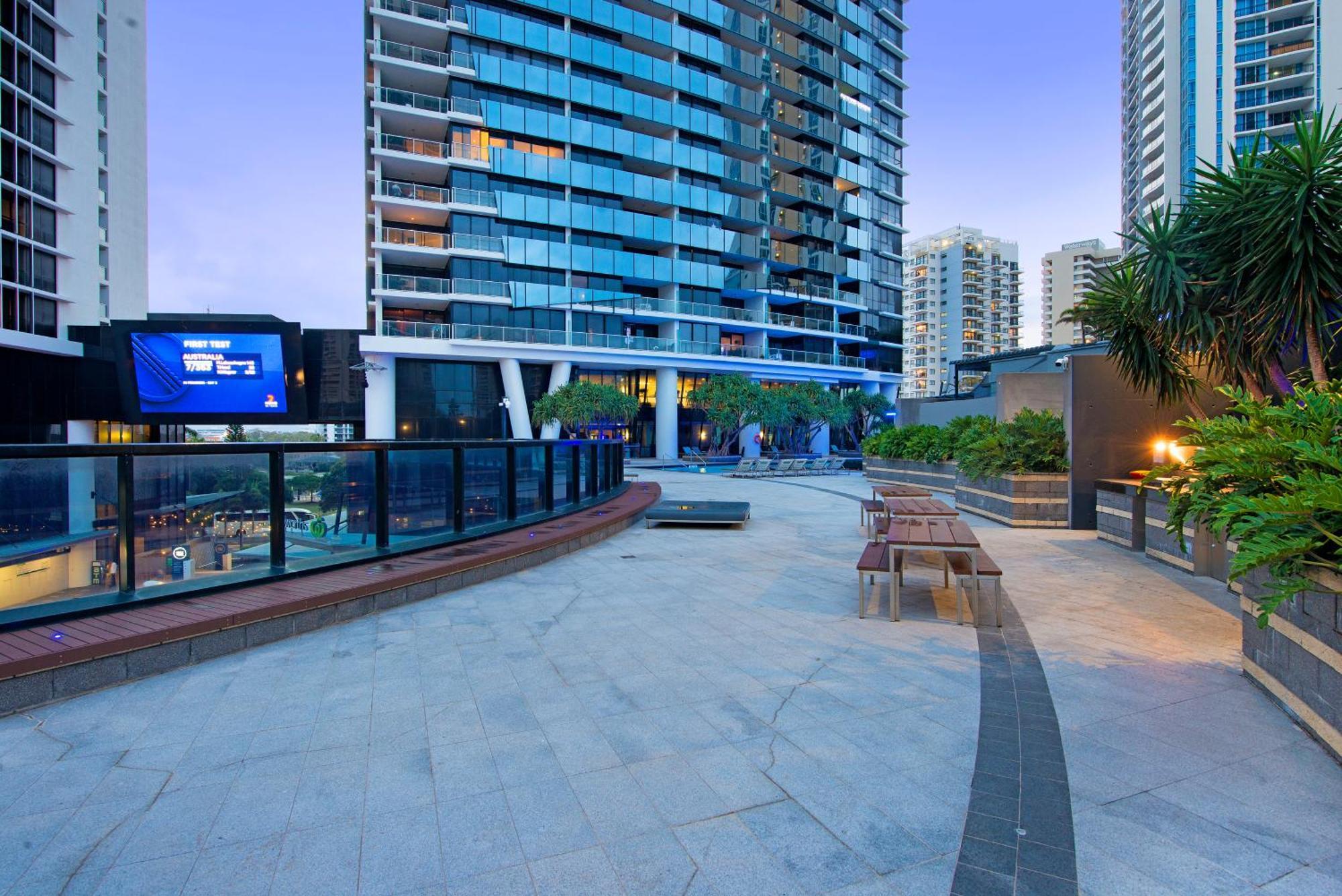Beautiful Hinterland Views! - Circle On Cavill - Self Contained & Privately Managed Apartment