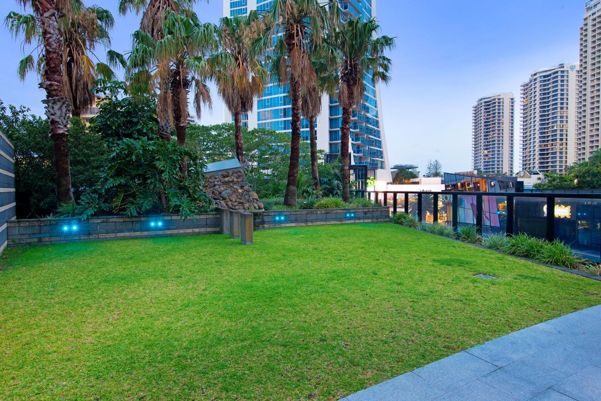 Beautiful Hinterland Views! - Circle On Cavill - Self Contained & Privately Managed Apartment Gold Coast