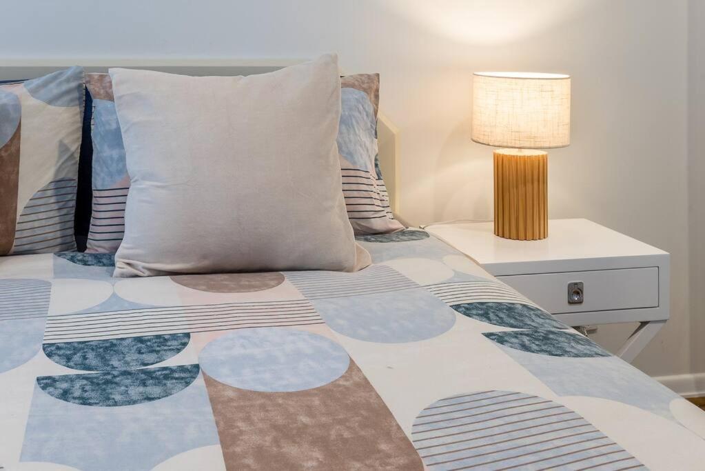 Relax In Style: 2br In Broadbeach Waters