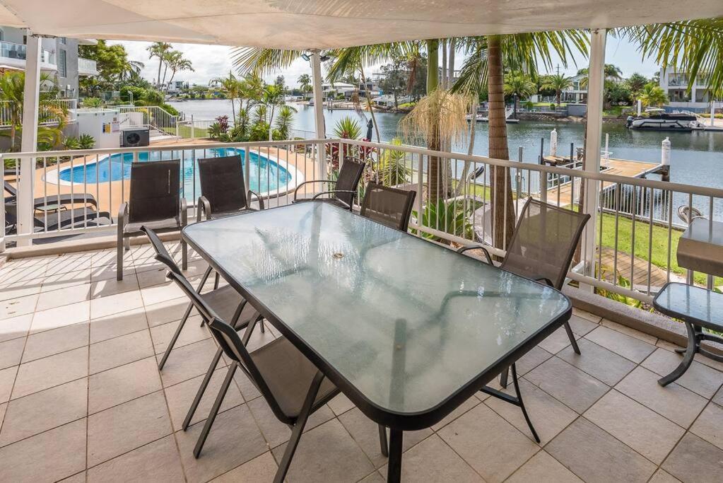 Relax In Style: 2br In Broadbeach Waters *