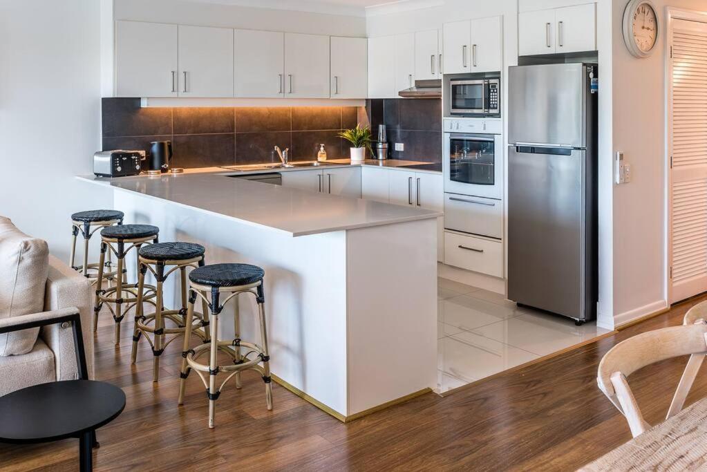 Apartment Relax In Style: 2br In Broadbeach Waters Gold Coast