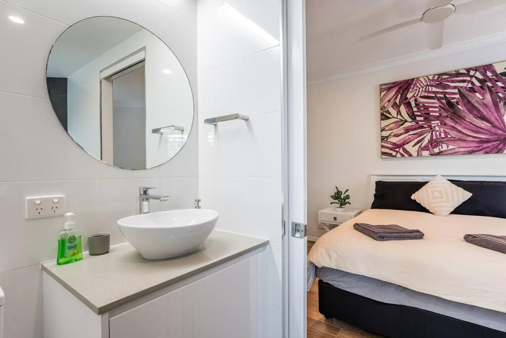 Apartment Relax In Style: 2br In Broadbeach Waters *