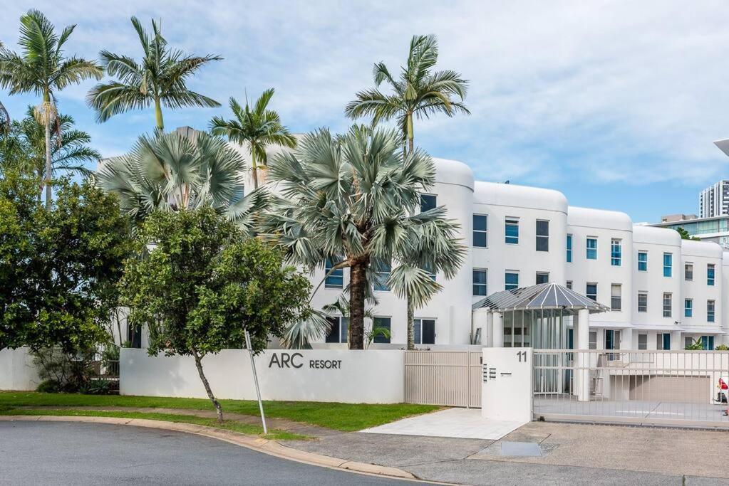 Relax In Style: 2br In Broadbeach Waters Gold Coast