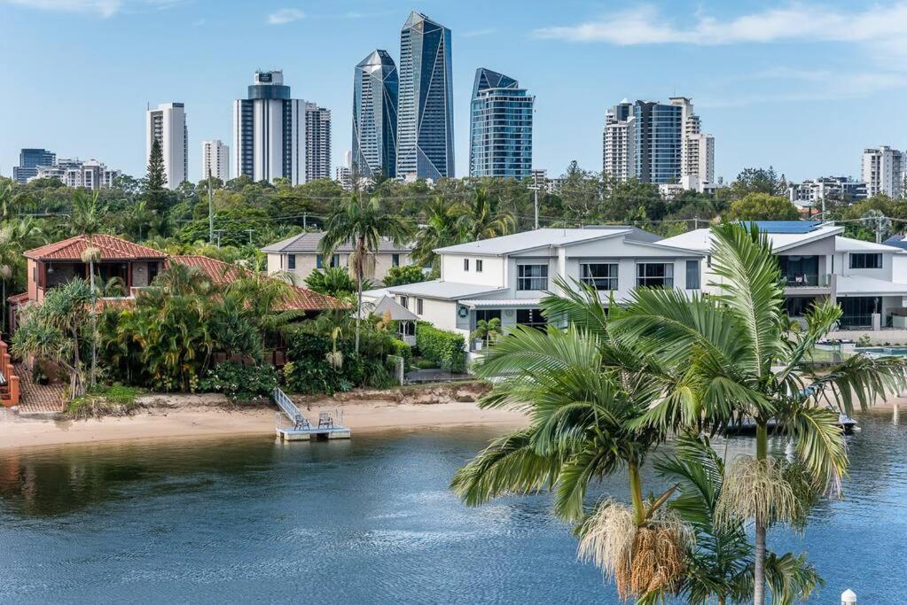 Relax In Style: 2br In Broadbeach Waters * Gold Coast