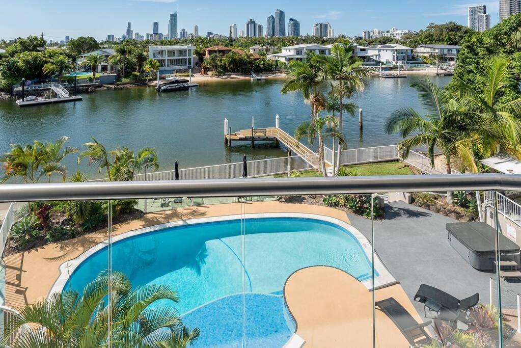 Apartment Relax In Style: 2br In Broadbeach Waters