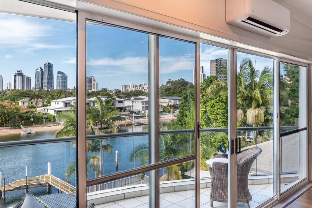 Relax In Style: 2br In Broadbeach Waters Apartment Gold Coast