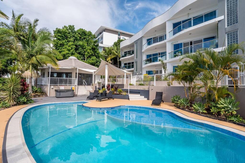 Relax In Style: 2br In Broadbeach Waters