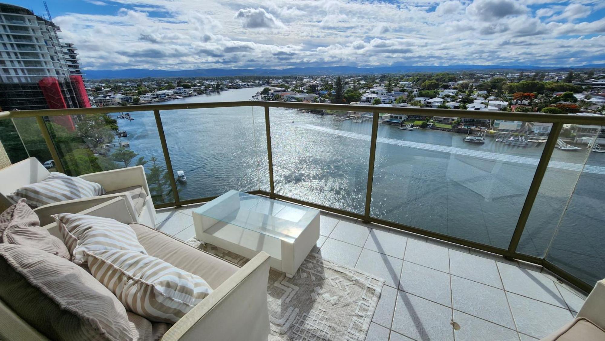 Aparthotel Surfers Hawaiian 3*