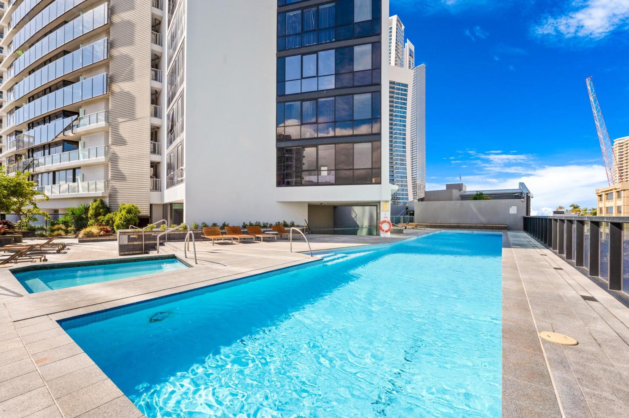 Circle On Cavill 2brm 25fl Gold Coast