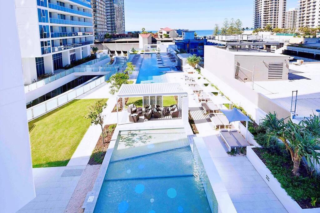Hilton Surfers - 4bd Large Views Apartamento