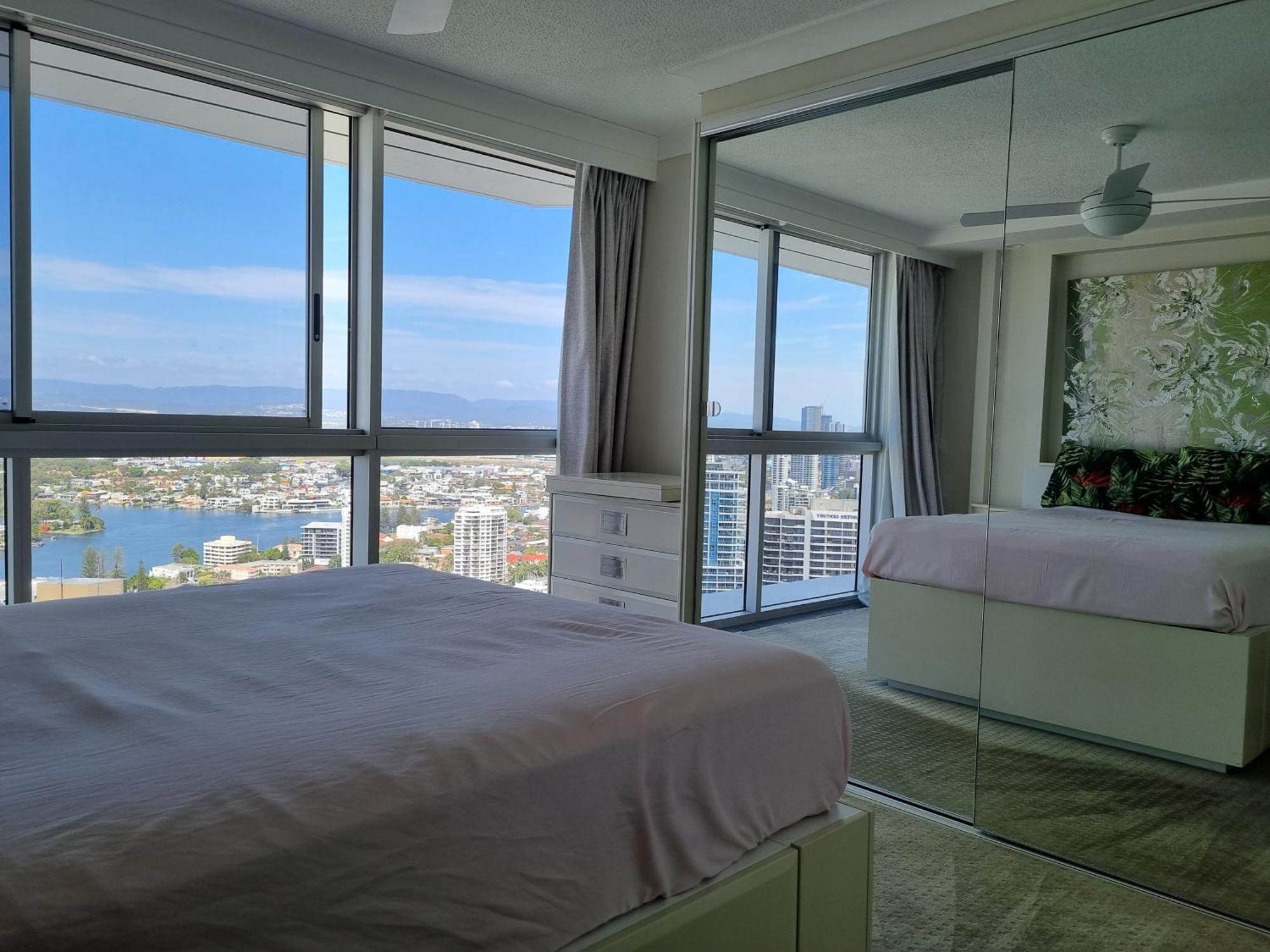 Peninsula Surfers Paradise - Hosted By Coastal Letting *