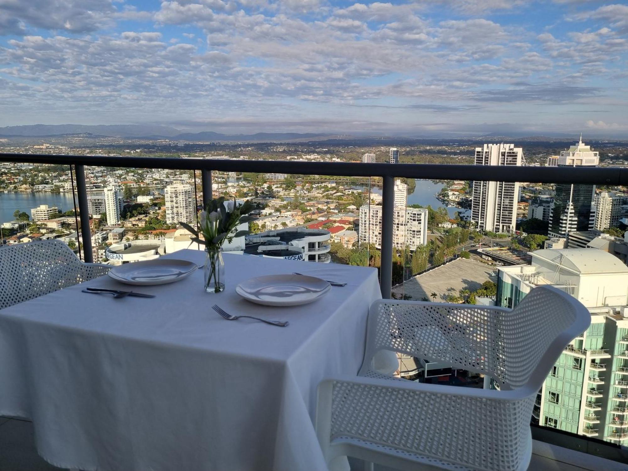 Peninsula Surfers Paradise - Hosted By Coastal Letting