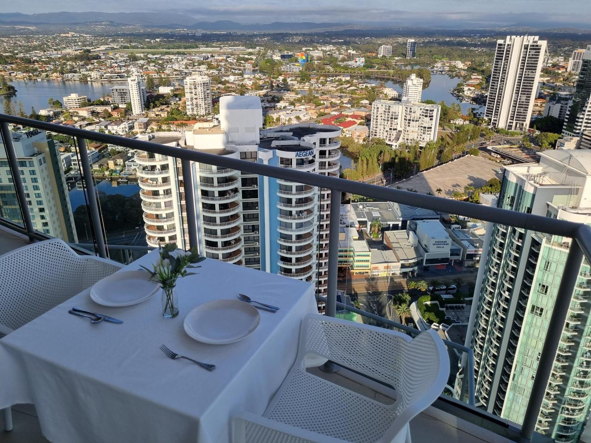 Peninsula Surfers Paradise - Hosted By Coastal Letting *