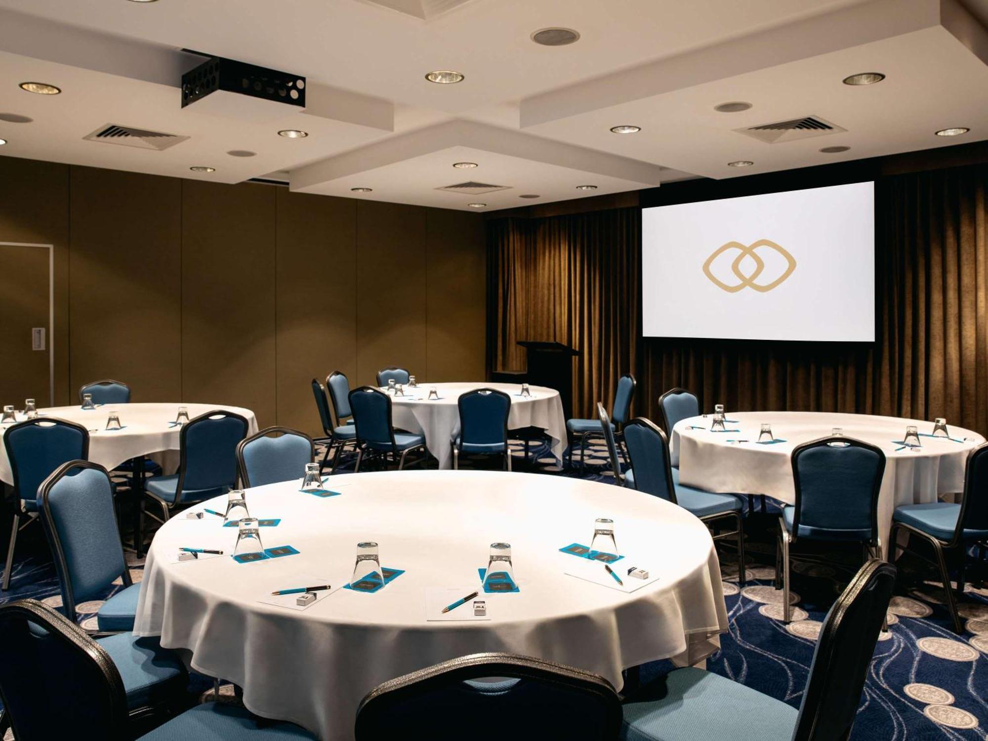 Sofitel Broadbeach 5*