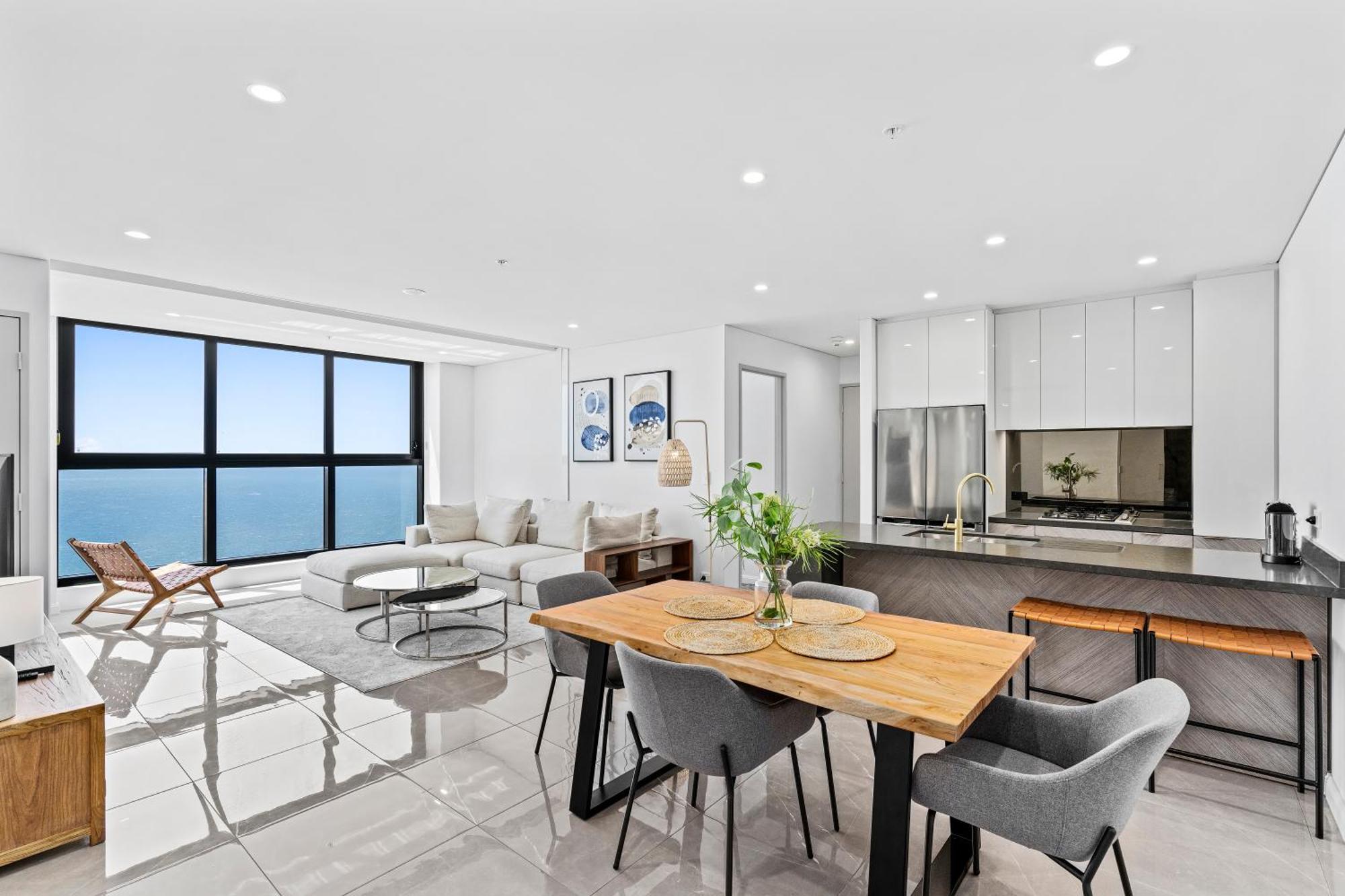 Apartment Surfers Paradise New Beachfront