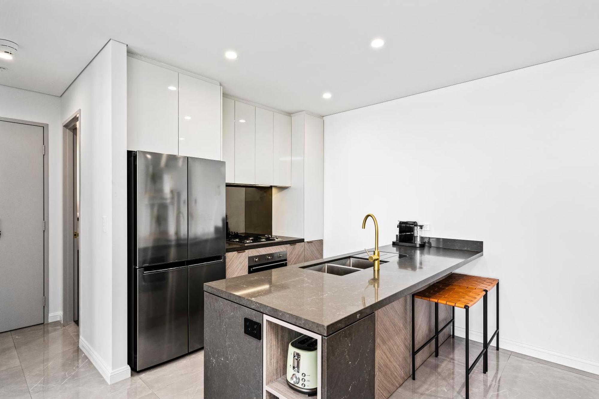 Surfers Paradise New Beachfront Apartment