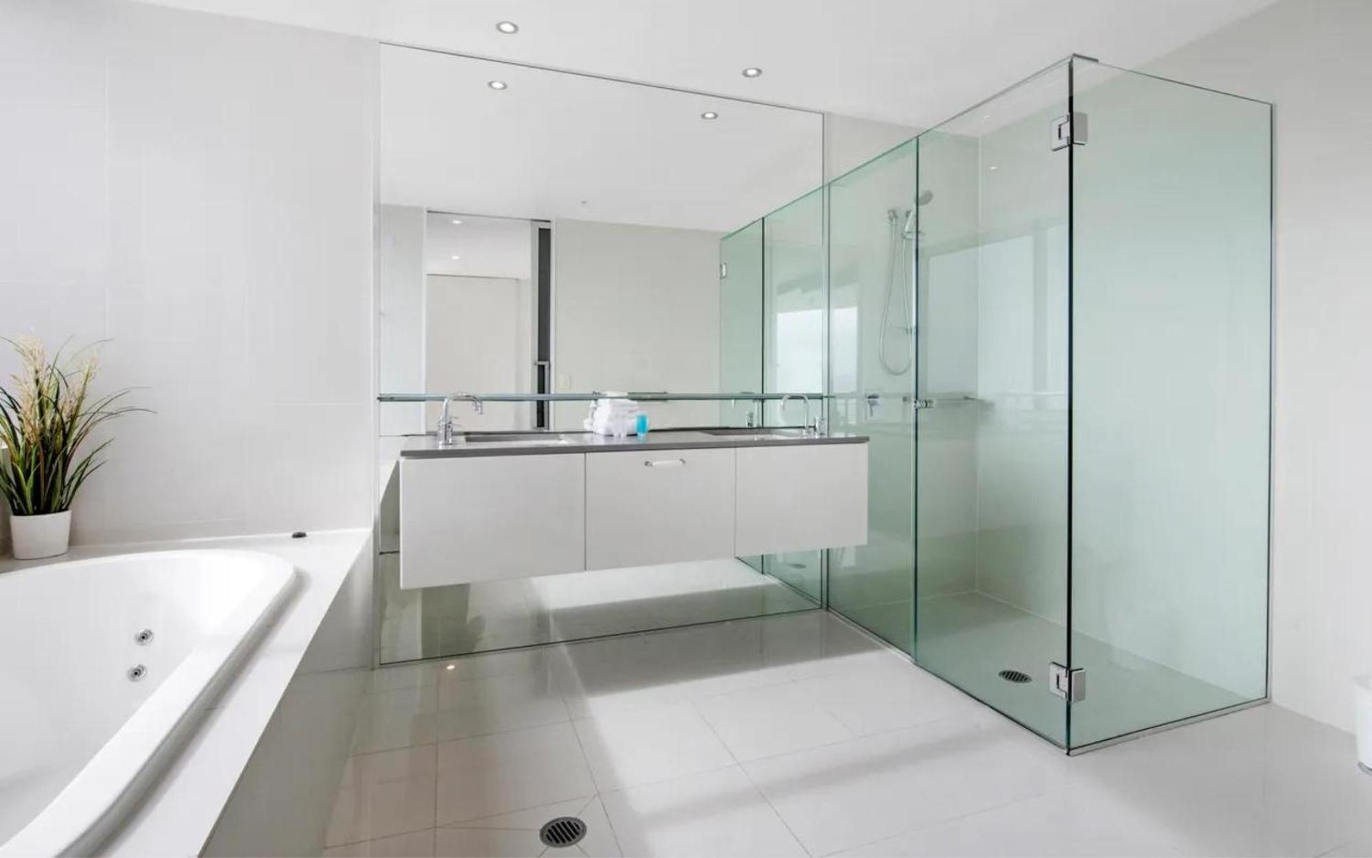 3 Bedroom 3 Bathroom Sub Penthouse Spa At Circle On Cavill - Q Apartamento *