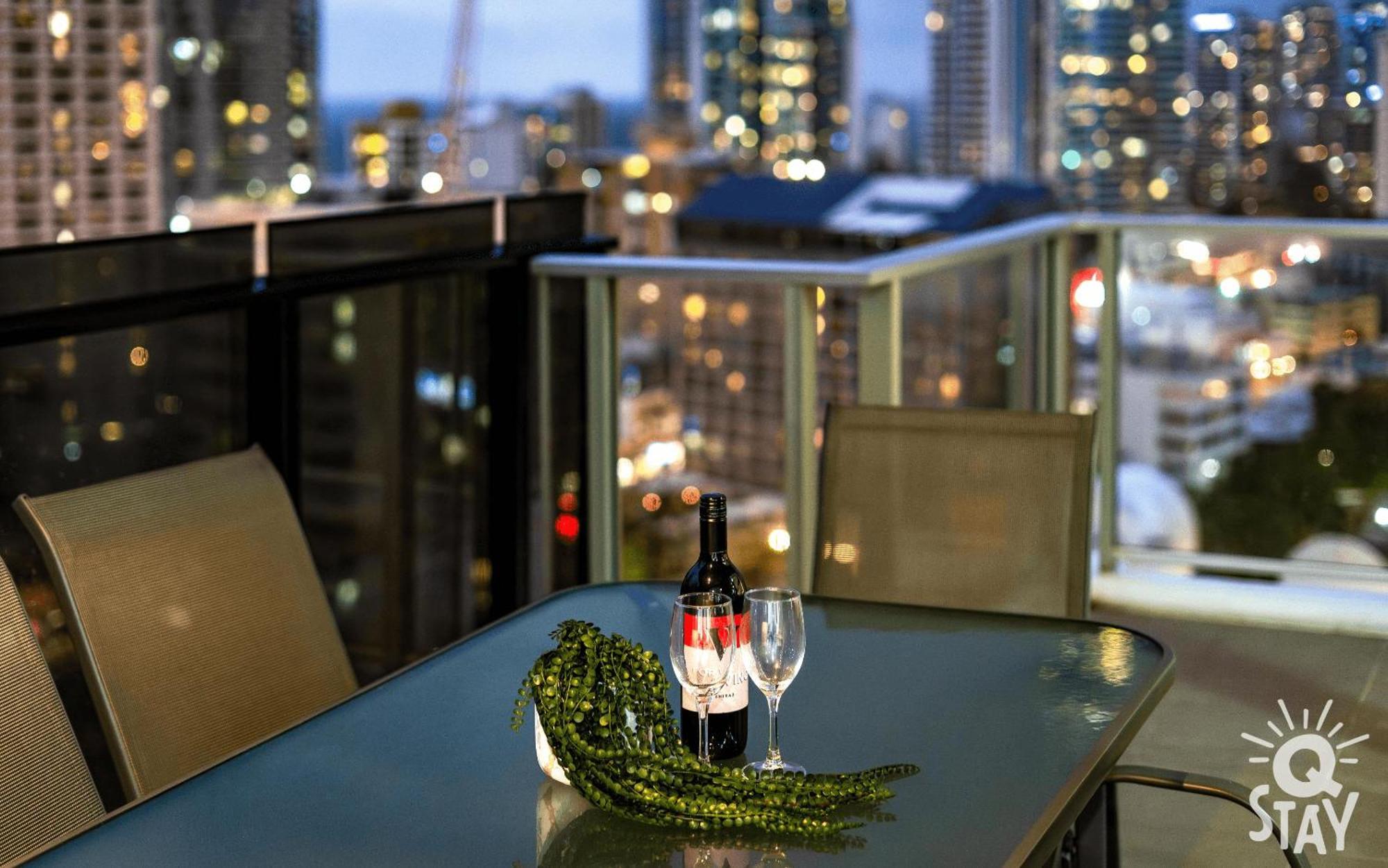 Circle On Cavill By Vaun * Gold Coast
