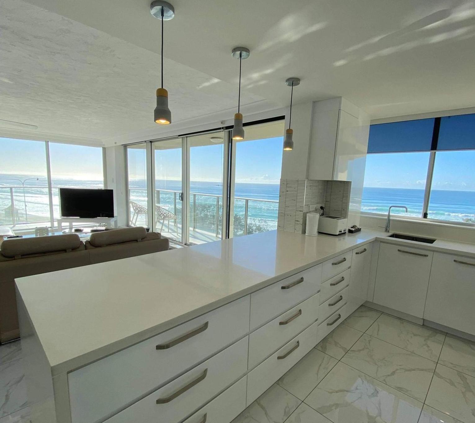Hi Surf Beachfront 4*