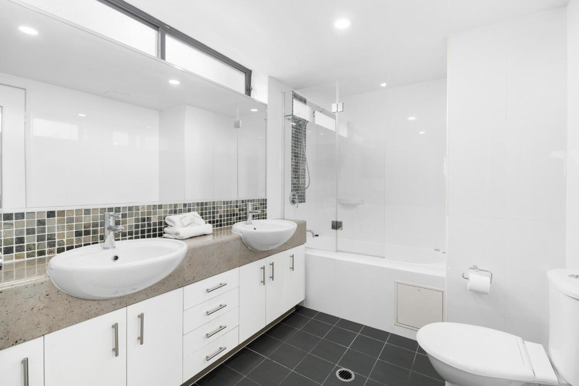Aqualine On The Broadwater Aparthotel