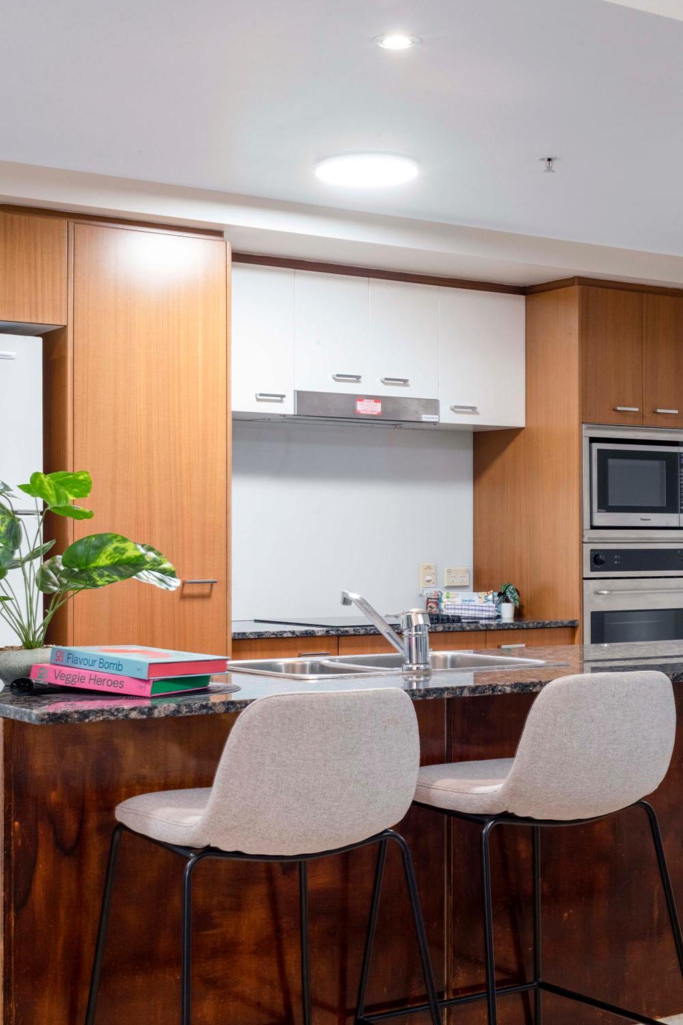 High Floor - Chevron Renaissance - Self Contained & Privately Managed - Wow