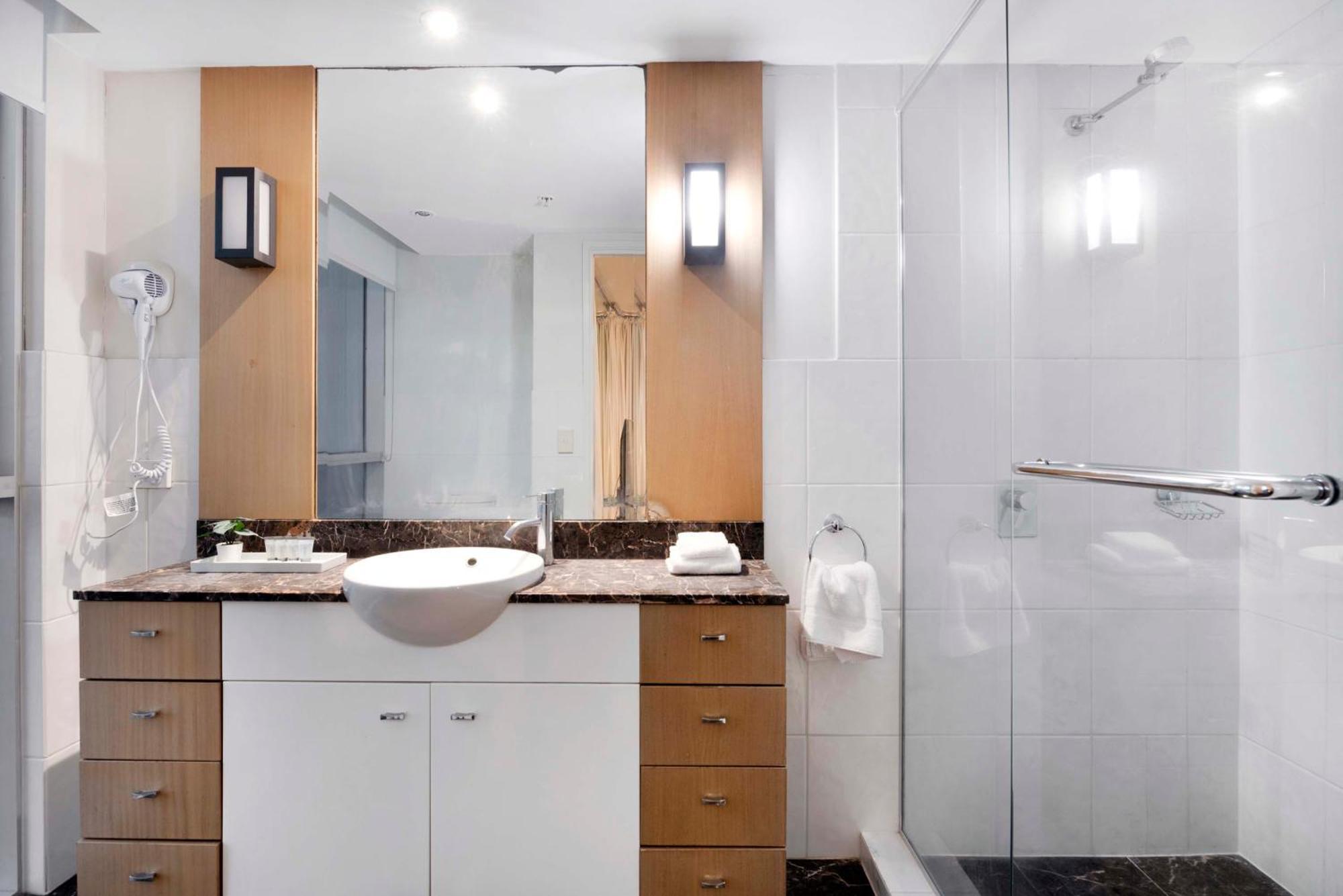 High Floor - Chevron Renaissance - Self Contained & Privately Managed - Wow Gold Coast