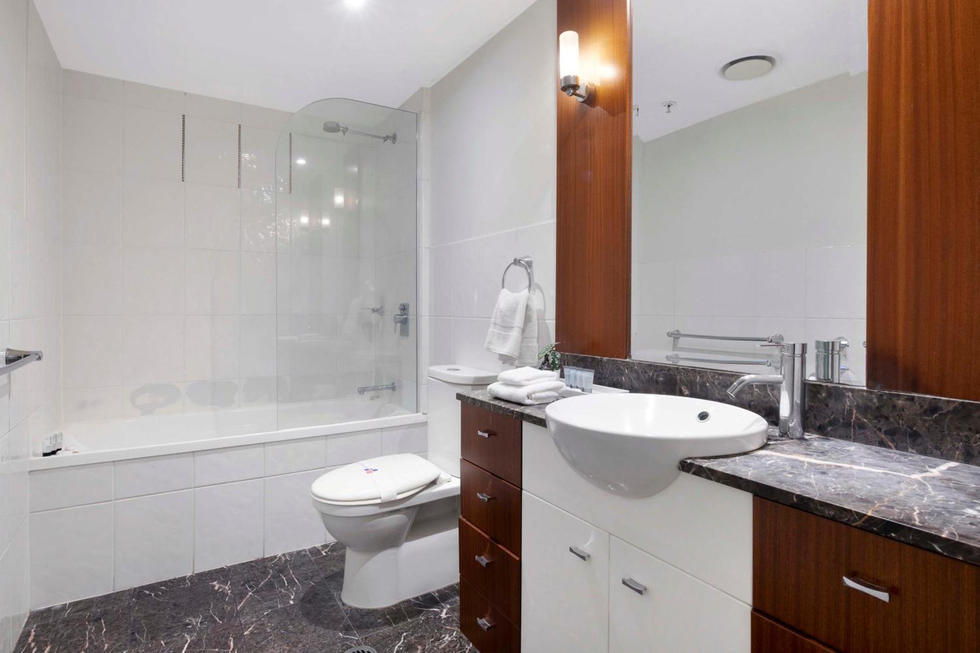 High Floor - Chevron Renaissance - Self Contained & Privately Managed - Wow * Gold Coast