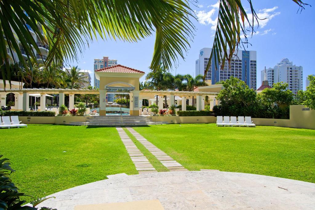 Chevron Renaissance - Private Apartment