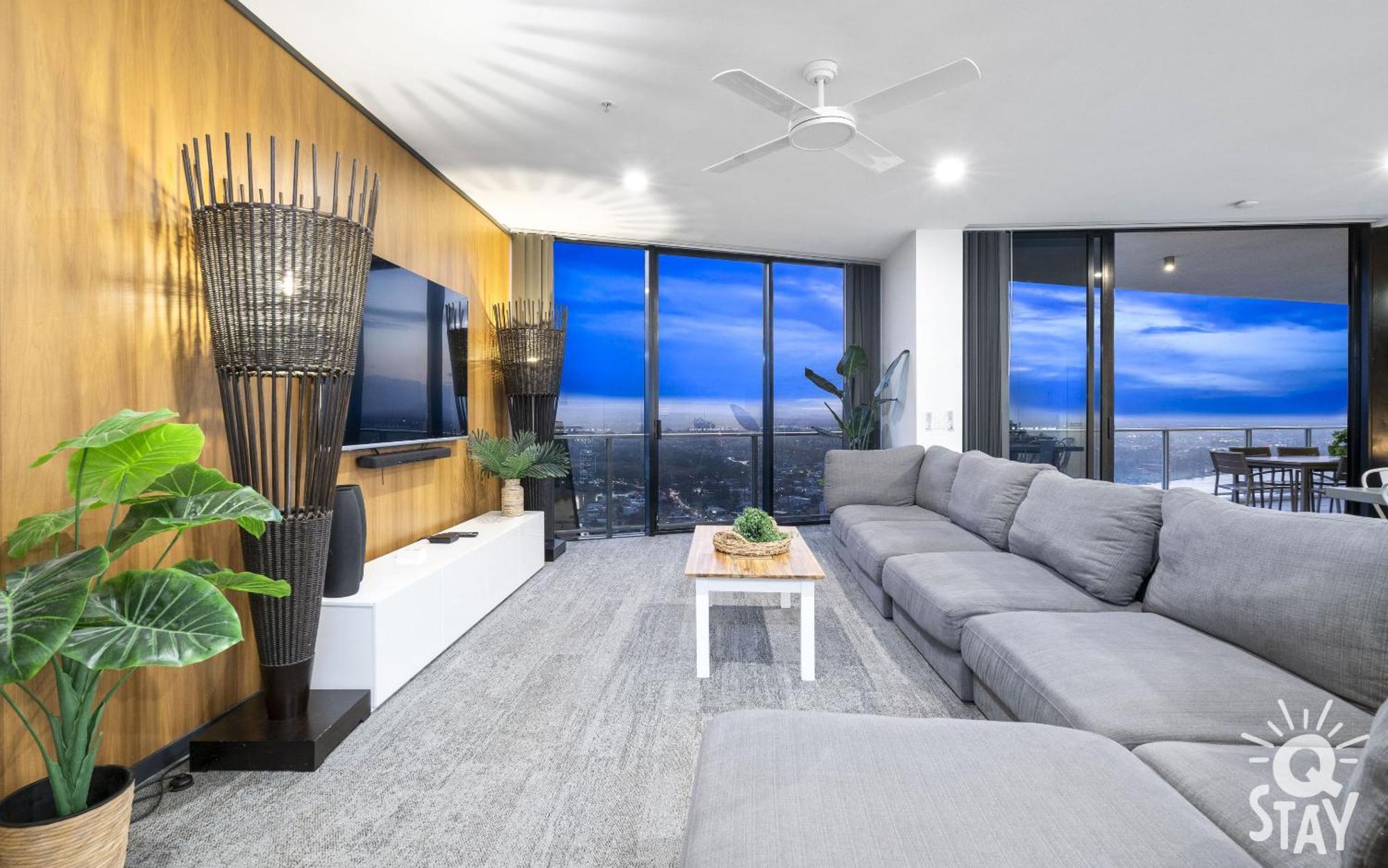 Circle On Cavill Surfers Paradise Mid Week Madness Deal - Q *