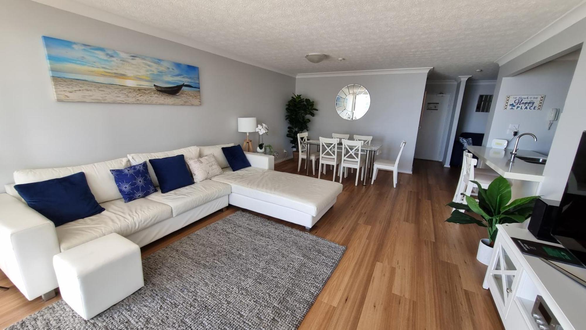 Aparthotel Breakers North Absolute Beachfront - Official Gold Coast