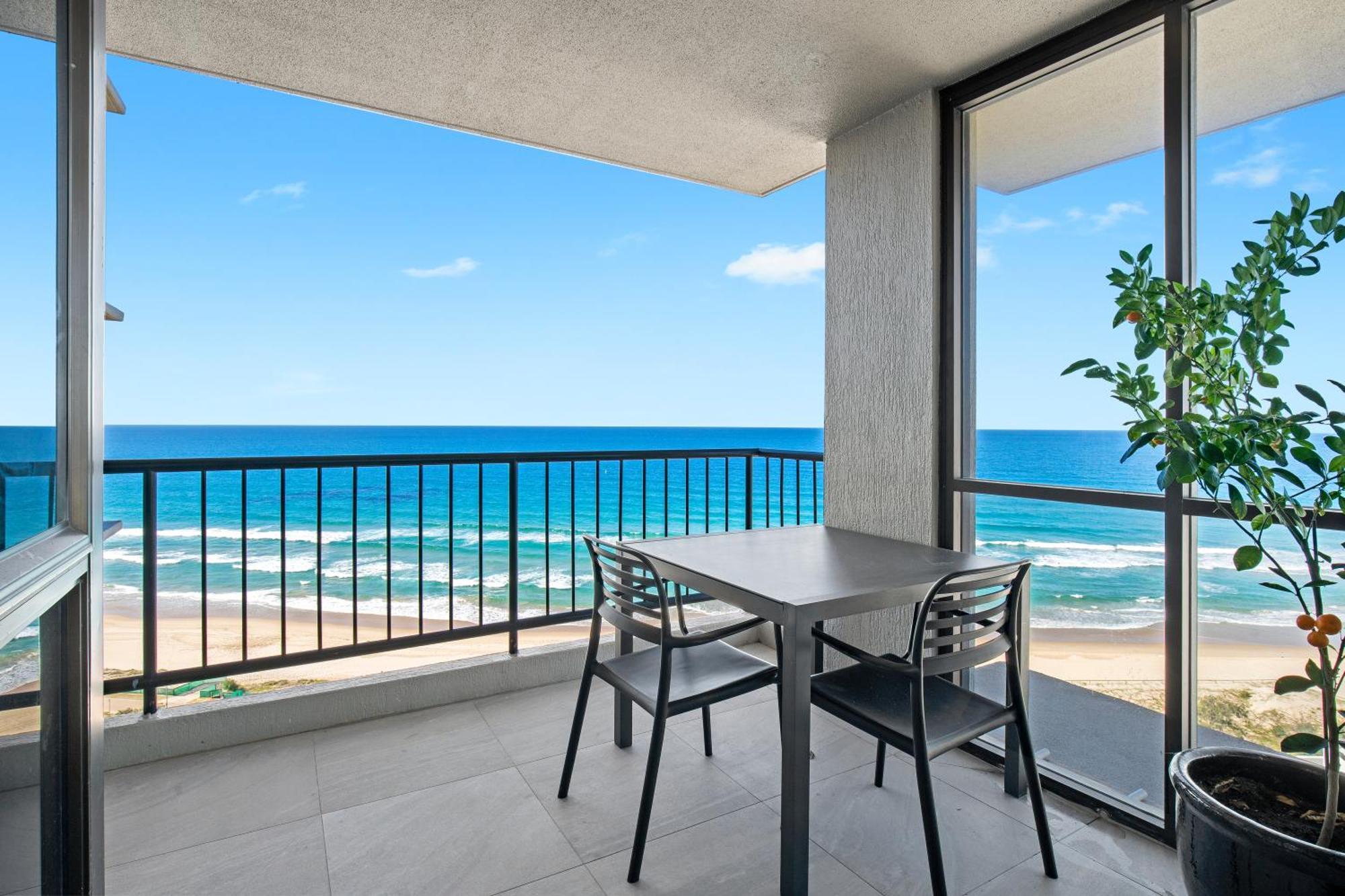 Capricorn One Beachside - Official 4* Gold Coast