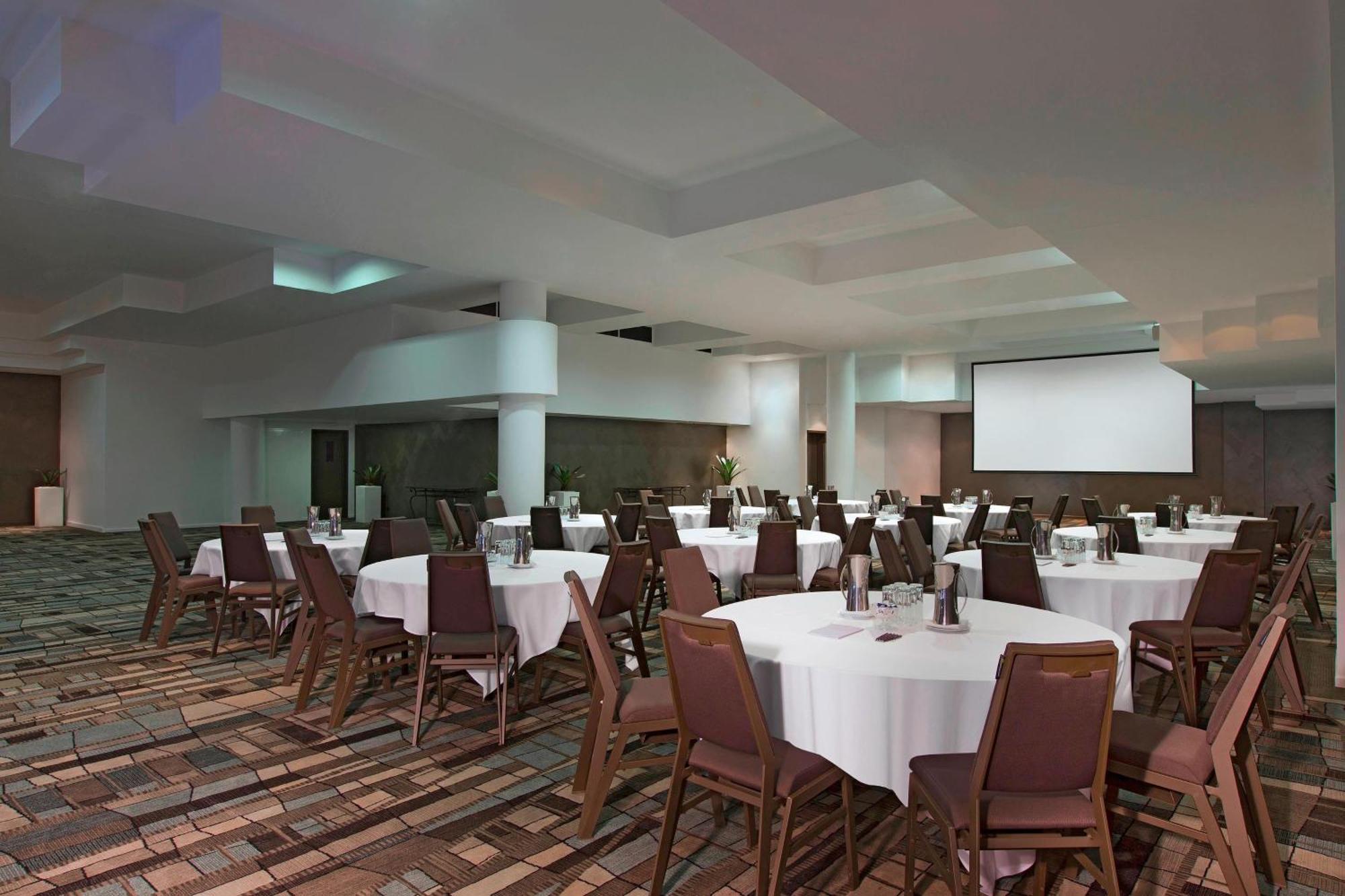 Resort Sheraton Grand Mirage 5*