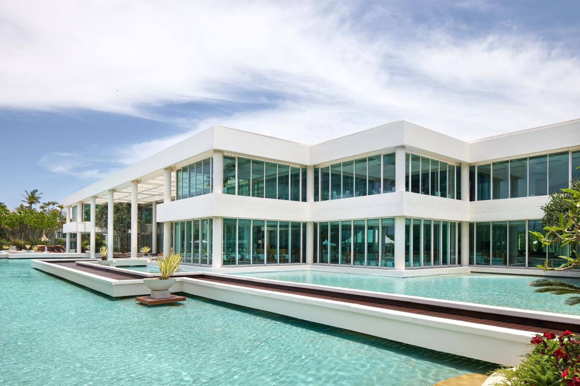 Sheraton Grand Mirage Resort 5*