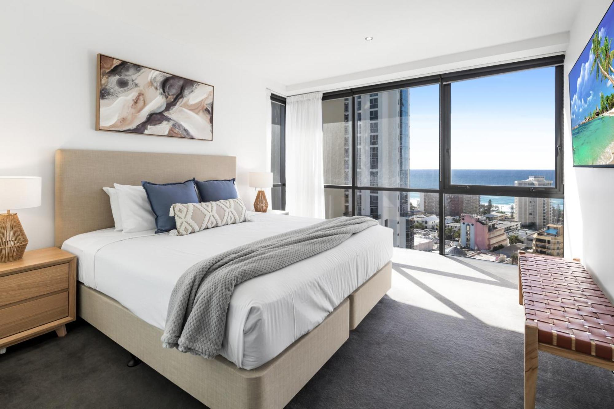 Circle On Cavill Aparthotel 4*