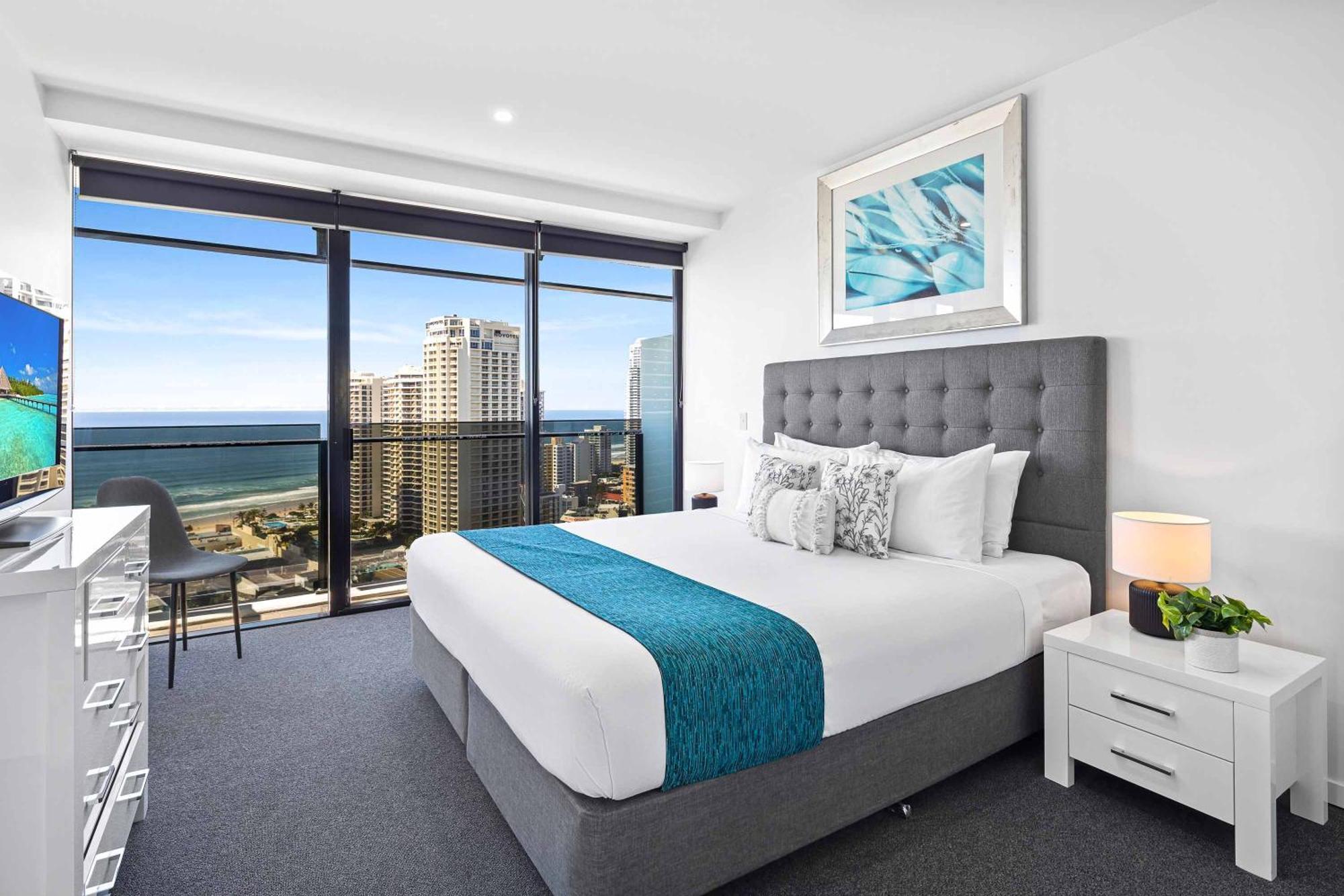 Circle On Cavill Aparthotel 4*