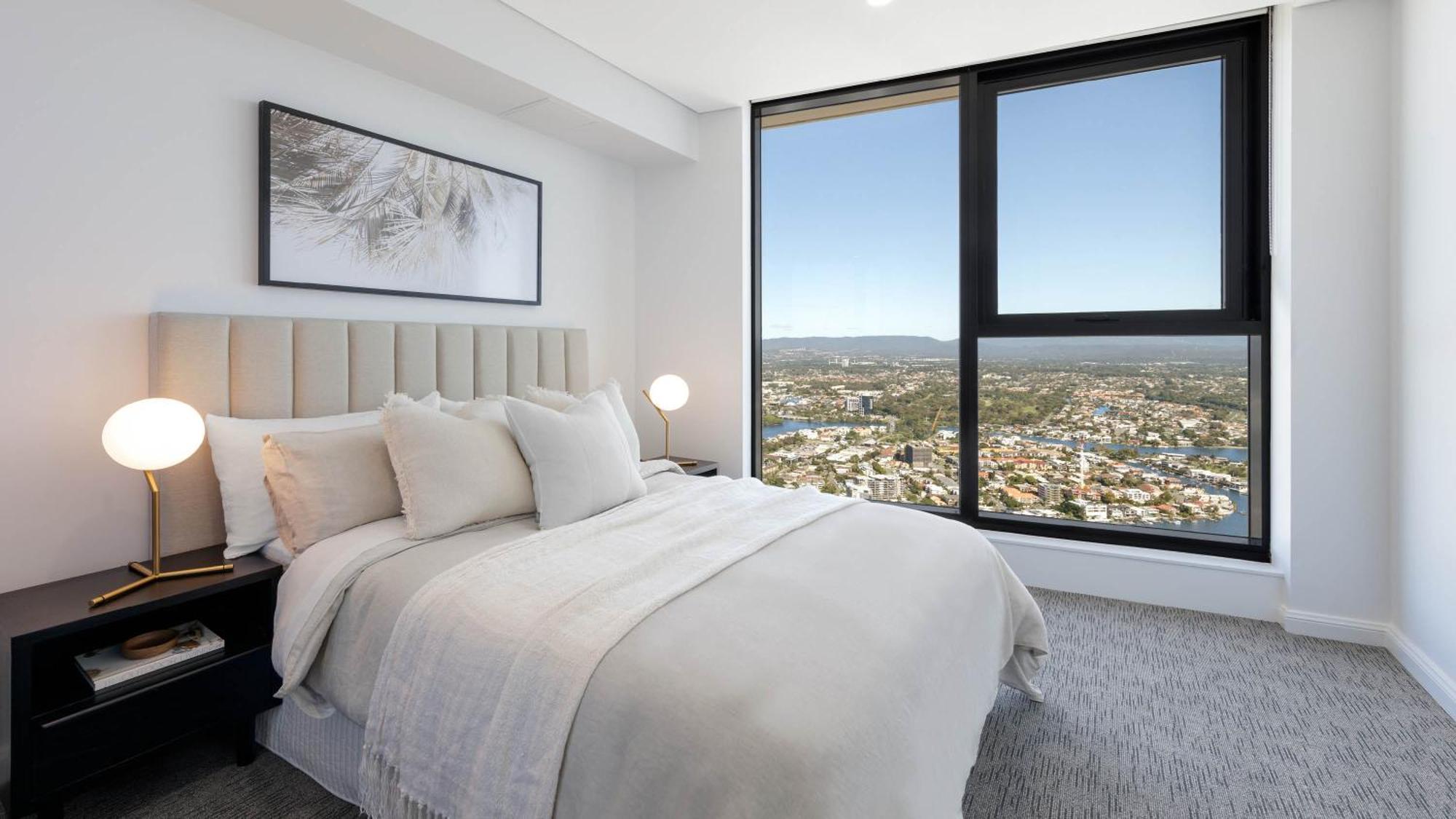 Apartment Surfers Paradise New Beachfront