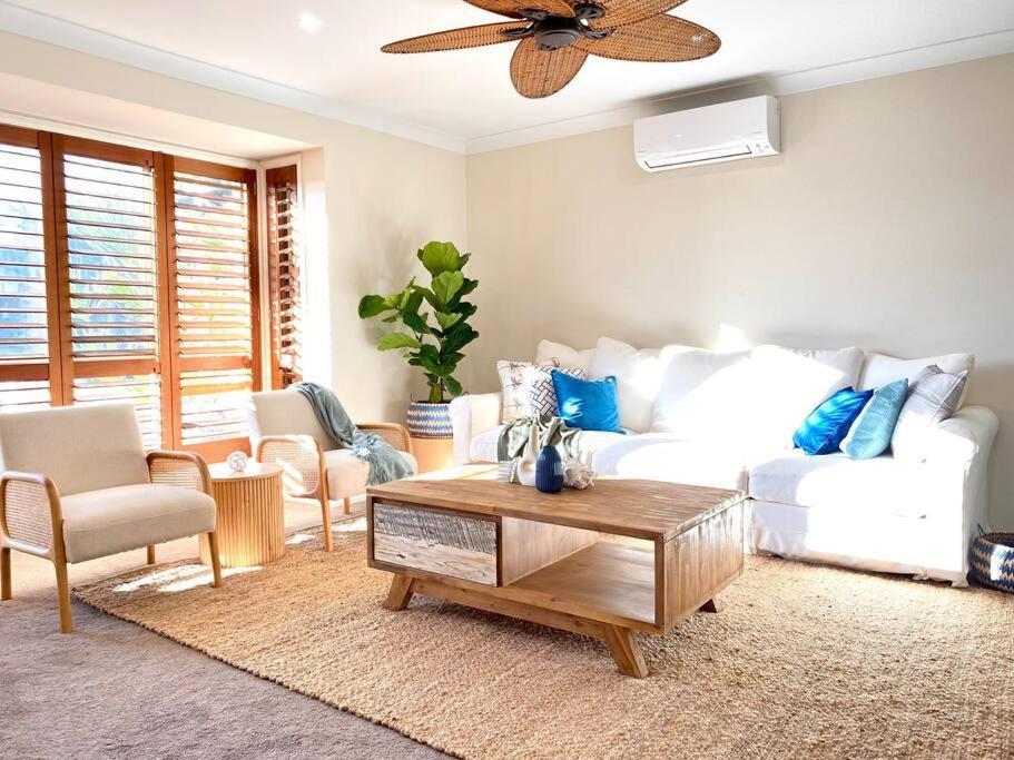Holiday home Oasis By The Pool, Thrilling Themeparks. *
