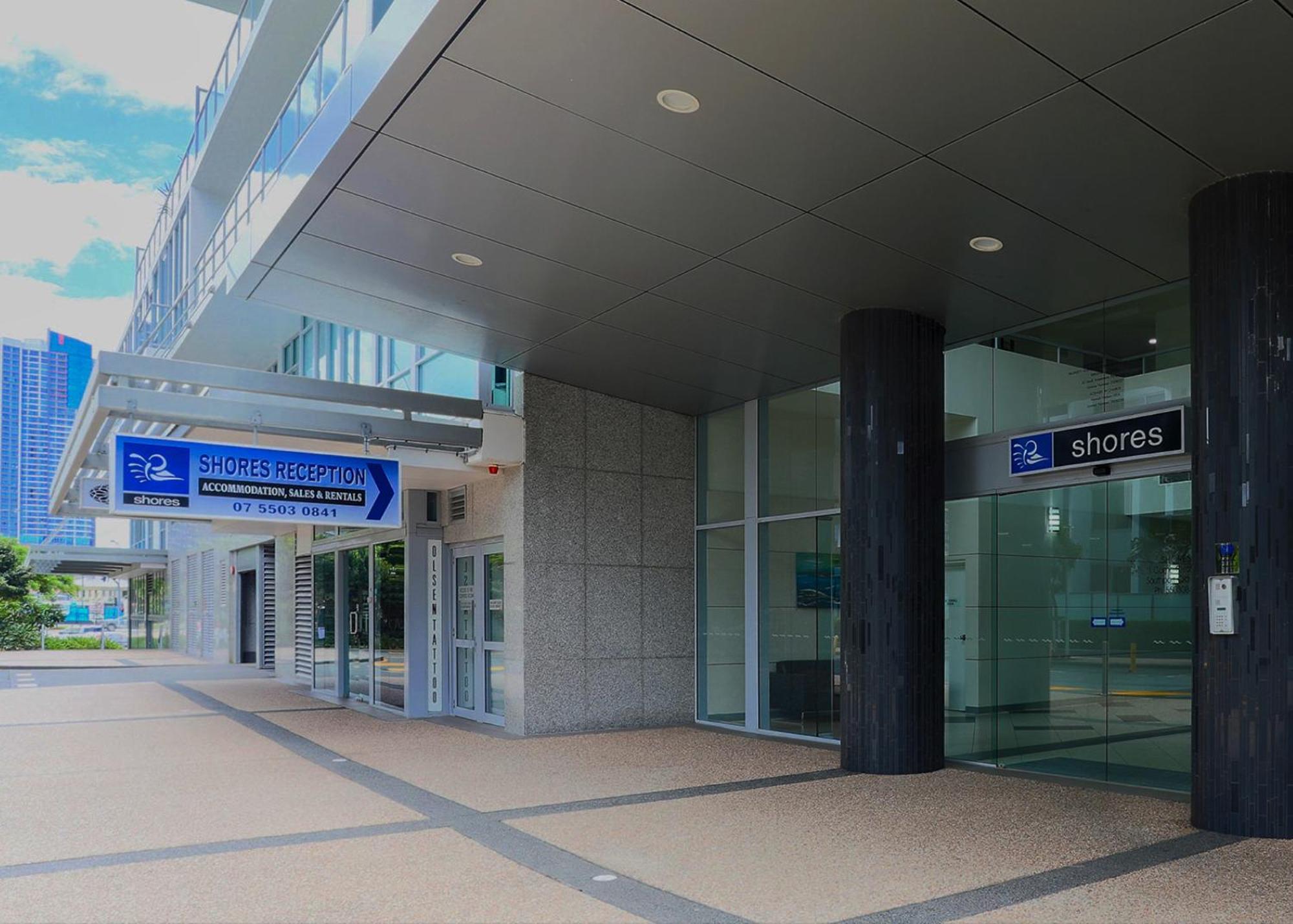 Modern 2 Bedroom Apt Near Tram & Ocean * Gold Coast