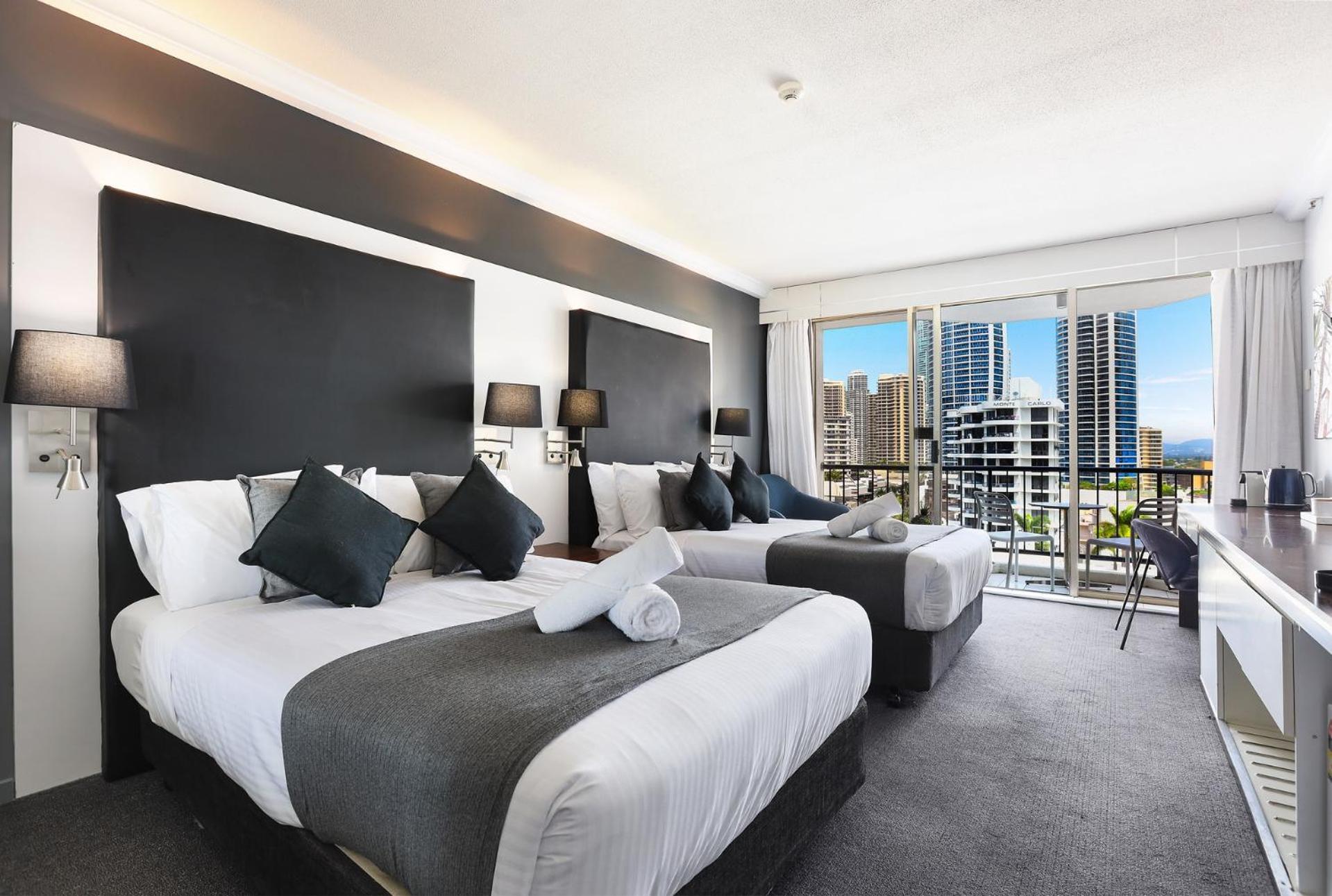 Apartment New Stunning Surfers Apartment. Gold Coast