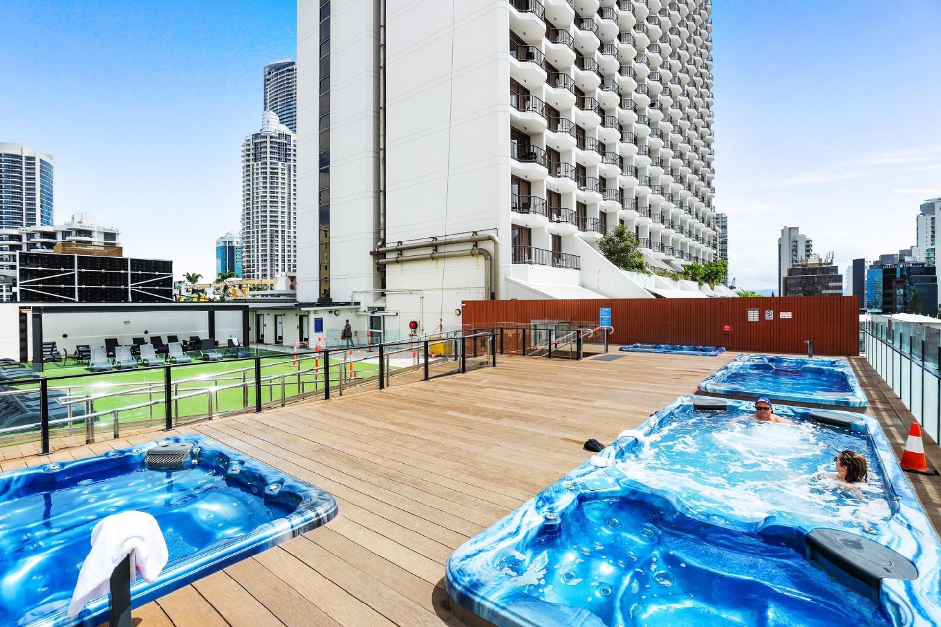 New Stunning Surfers Apartment. Gold Coast