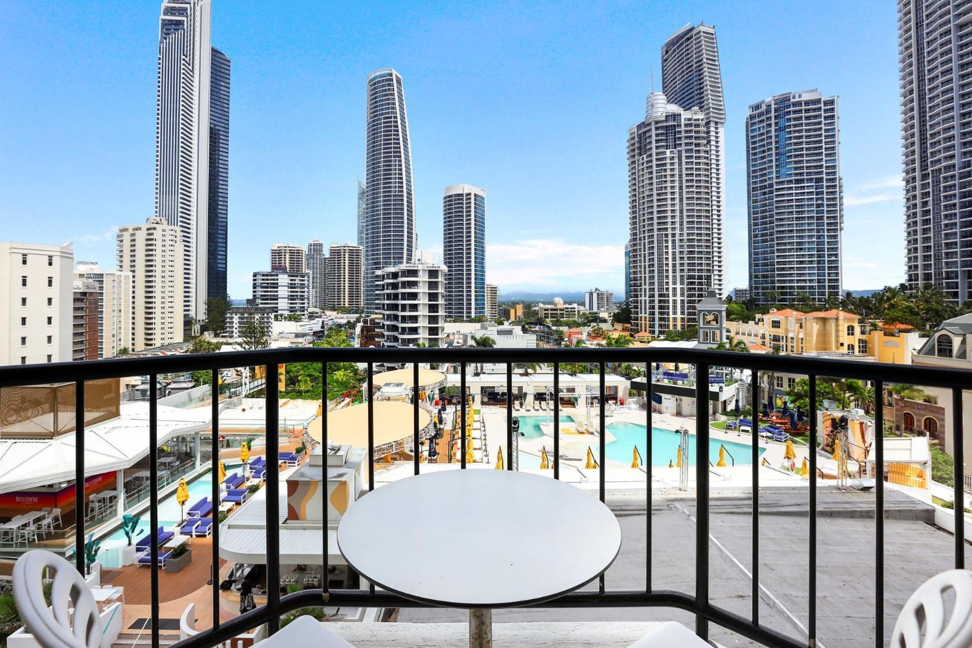 New Stunning Surfers Apartment. * Gold Coast