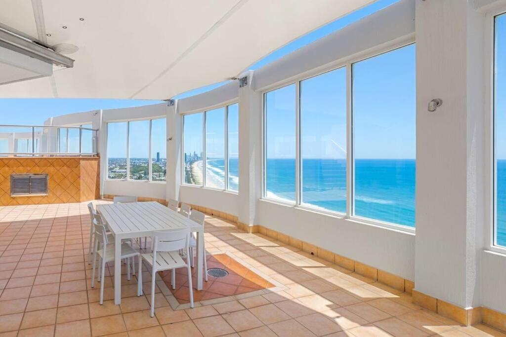 Palace In The Sky * Gold Coast