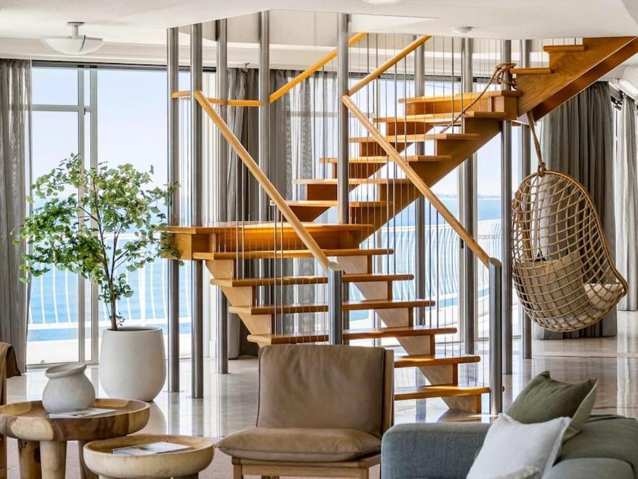 Palace In The Sky Apartment