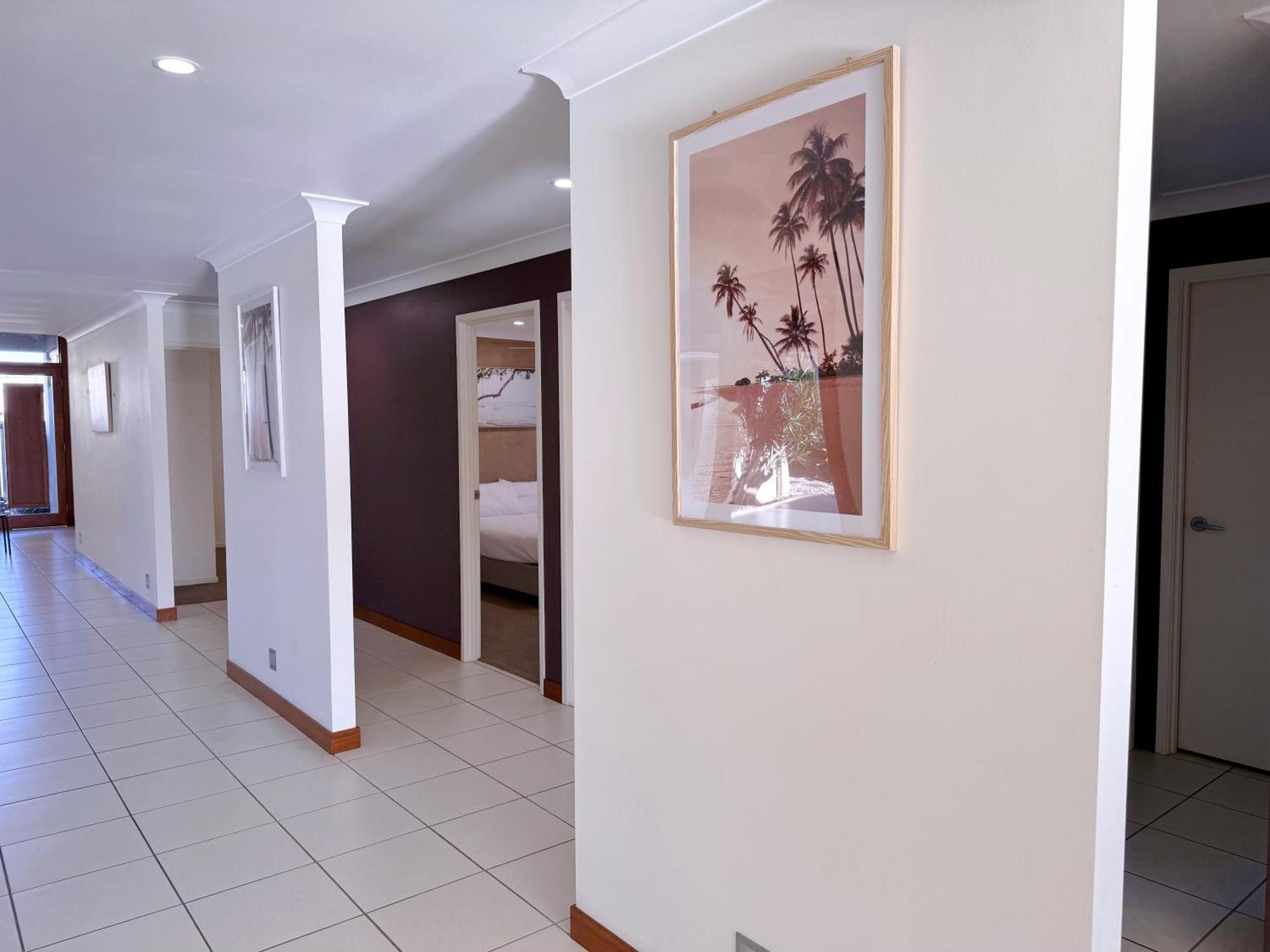 Villa Waterfront Haven Balinese At Bundall