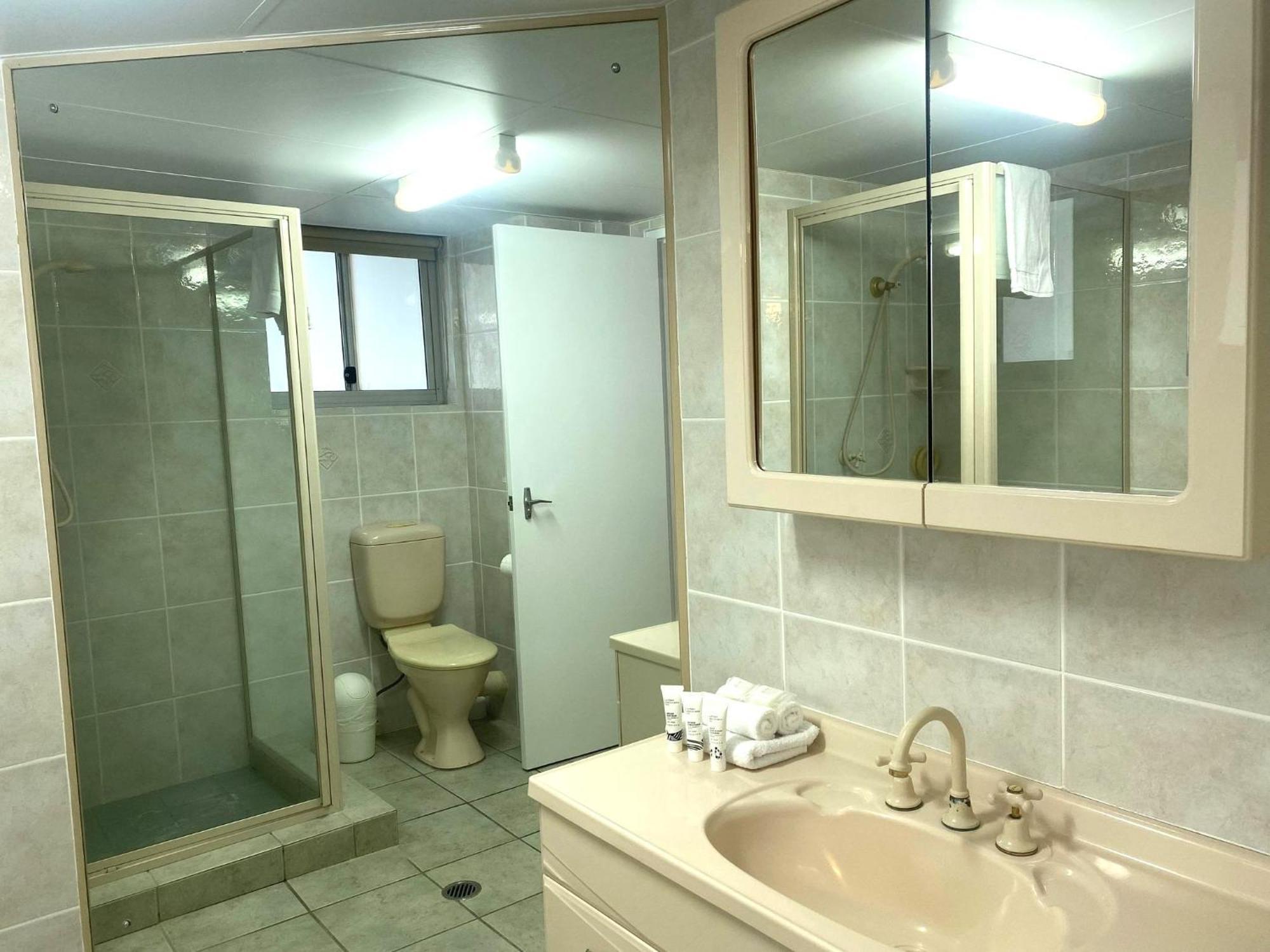 Aparthotel Hi Surf Beachfront 4*