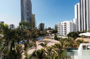 Aparthotel Santa Anne By The Sea Gold Coast